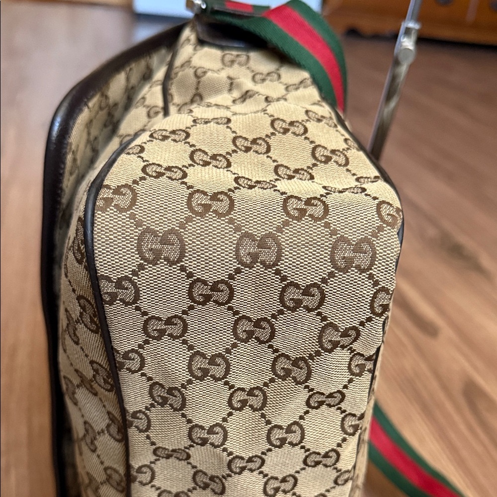 A512- Gucci crossbody bag - Picture 9 of 16